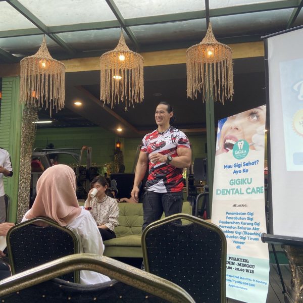 Ade Rai saat menyampaikan materi pada event talkshow